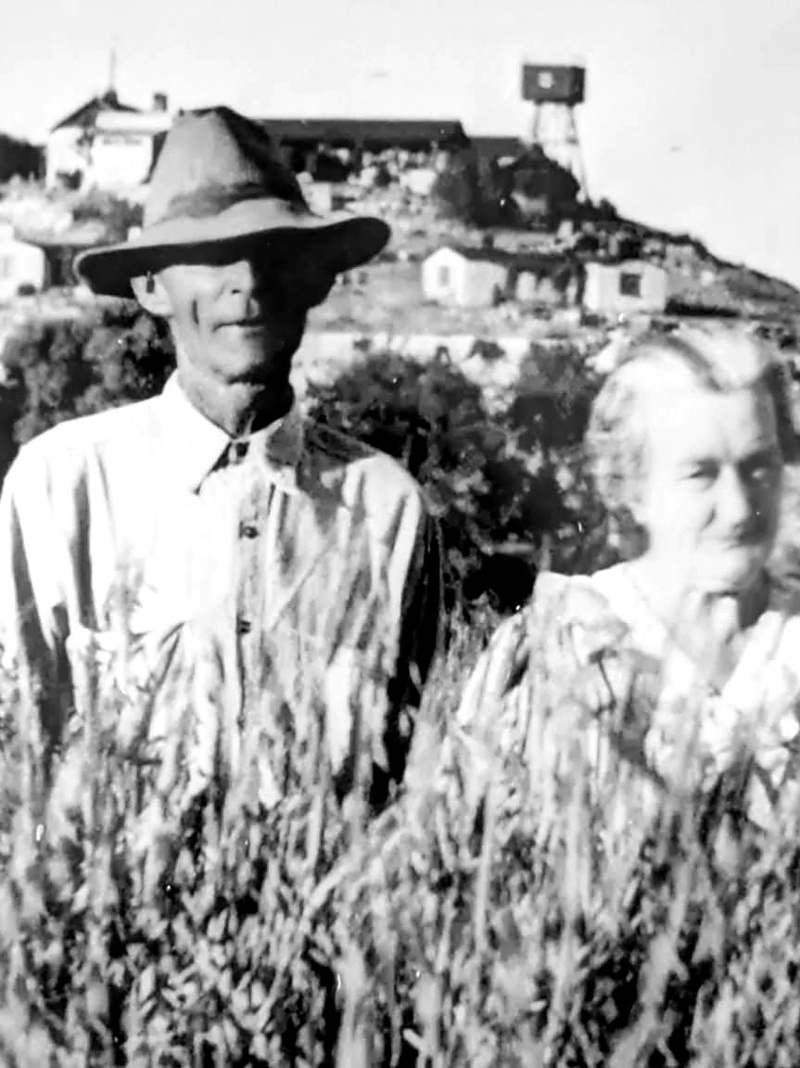 Mary Rowena Dickinson VanDeren and her husband, James Godfrey VanDeren.